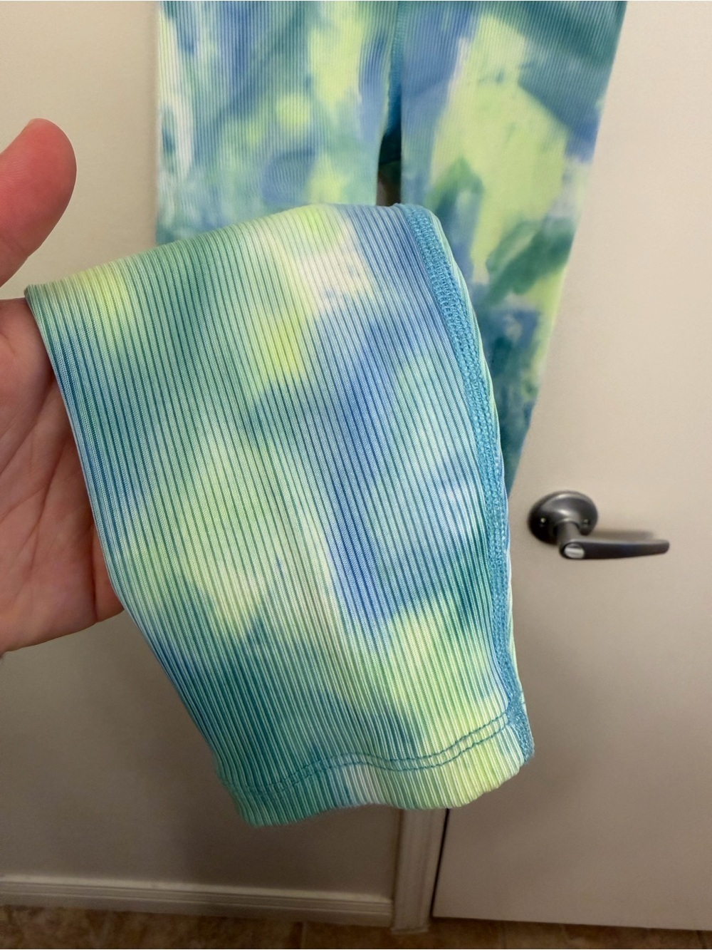 Carbon38 High-Rise Tie-Dye Leggings in Blue and Green Ribbed Size XS - Picture 5 of 8